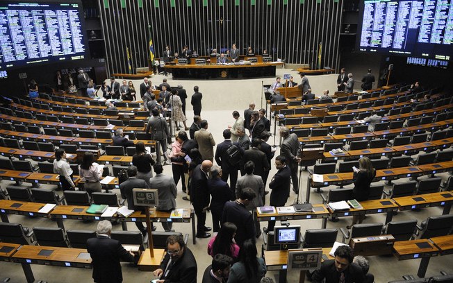 PEC dos gastos aprovada em Brasilia