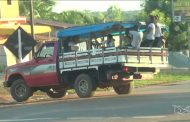 Alunos se arriscam em 'pau de arara' para ir à escola, no Maranhão