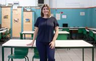 Professora brasileira de português que ensina robótica disputa 