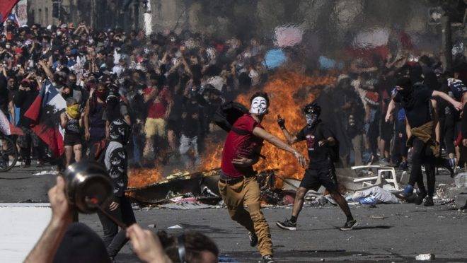 Protestos crescem no Chile após pedido de 