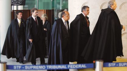 Bolsonaro aciona STF para derrubar decretos de DF, BA e RS que impõem restrições contra a Covid
