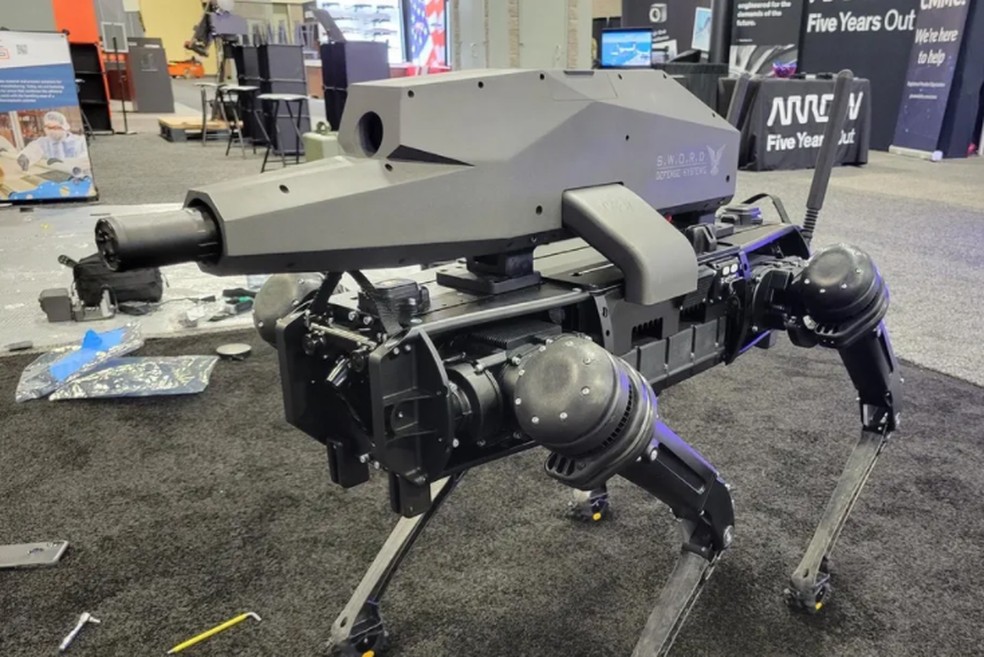 Cão robô armado com rifle: empresa mostra equipamento nos EUA