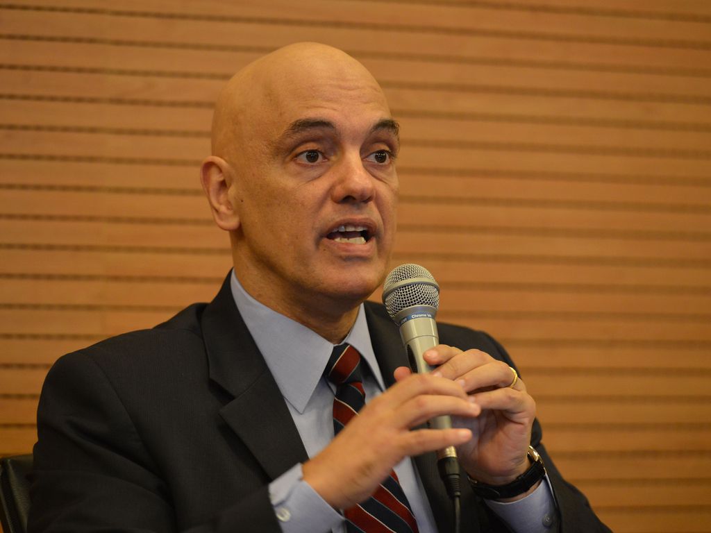 Em 1ª sessão na presidência do TSE, Moraes diz que partidos que usarem candidatas laranjas terão 'prejuízo muito grande'